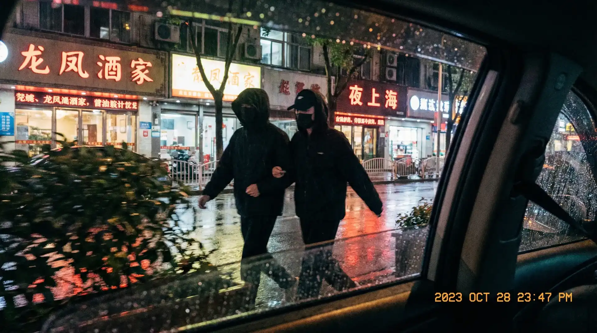 美女福利 - 顶流明星深夜密会现场抓拍照片